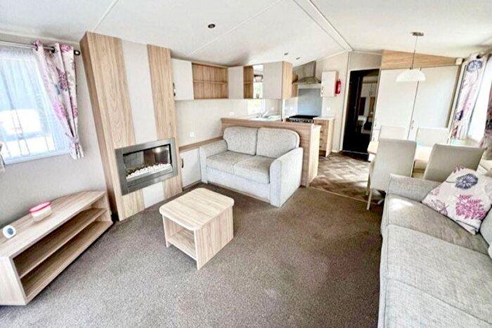 2 Bedroom Caravan For Sale In Two Bed Willerby Brockenhurst, Caldecott Hall Country Park, Beccles Road, Fritton, Norfolk, NR31