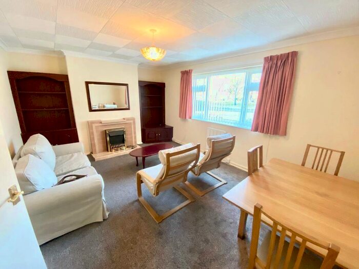 2 Bedroom Apartment To Rent In Woodlawn Court, Manchester, M16