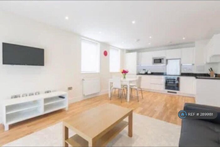 3 Bedroom Flat To Rent In Birkdale House, London, E14