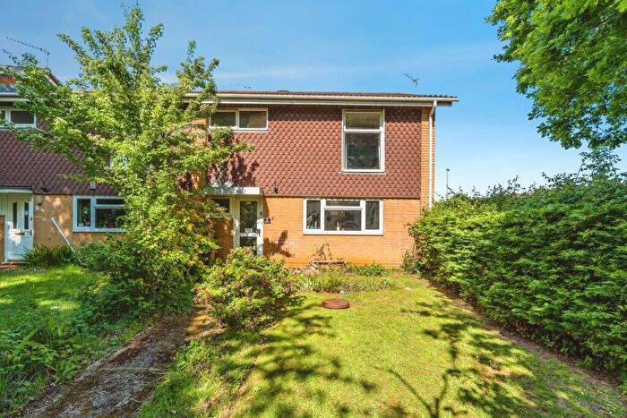 3 Bedroom Semi Detached House For Sale In Kilnyard Close, Totton, Southampton, Hampshire, SO40