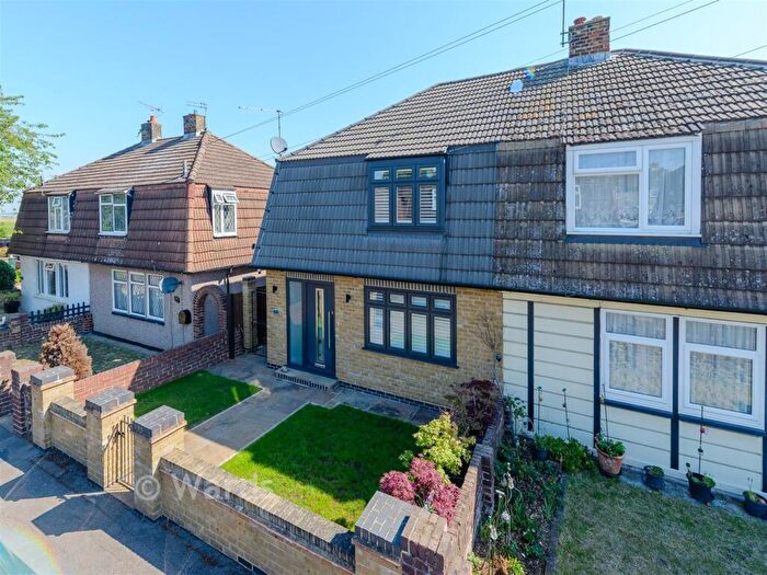 3 Bedroom Semi-Detached House For Sale In Starboard Avenue, Greenhithe, Kent, DA9