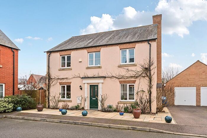 4 Bedroom Detached House For Sale In Angelica Avenue, Stotfold, Hitchin, SG5