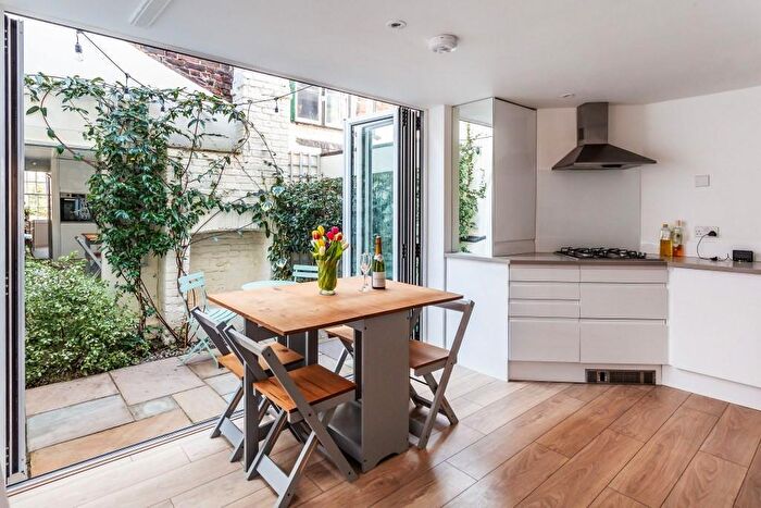 3 Bedroom House For Sale In North Street, Dorking, RH4