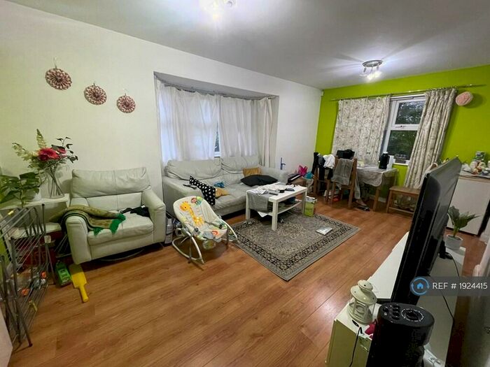 2 Bedroom Flat To Rent In Barking, Barking, IG11