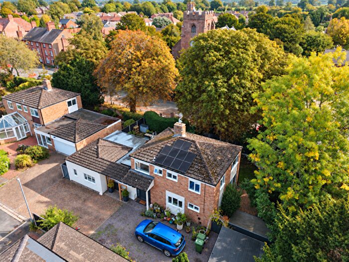4 Bedroom Detached House For Sale In Sundorne, Overton-On-Dee - Wonderful Home With Potential Annexe, LL13