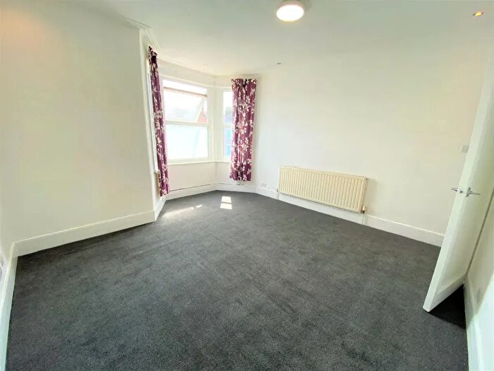 2 Bedroom Flat To Rent In Kingswood Road, IG3
