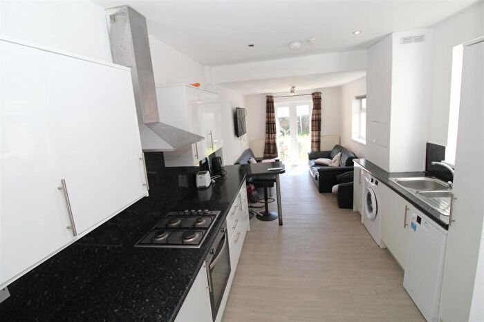 6 Bedroom Private Hall To Rent In Harriet Street, Cathays, Cardiff, CF24