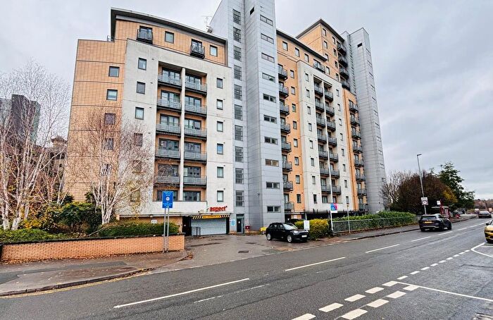 2 Bedroom Flat For Sale In Elmwood Lane, Leeds, LS2