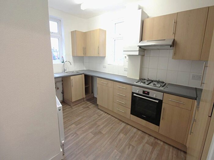 2 Bedroom Maisonette To Rent In Bicknoller Road, Enfield, EN1