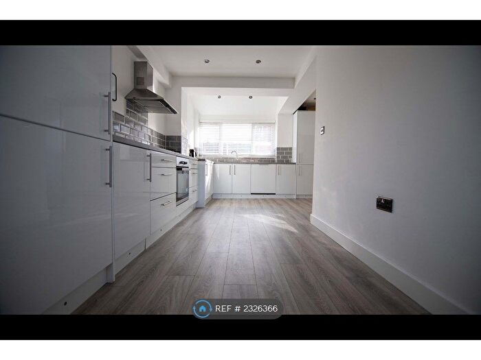 4 Bedroom Detached House To Rent In Hicks Close, Warwick, CV34