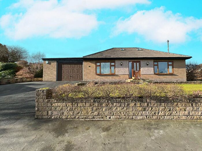 4 Bedroom Detached House For Sale In Sherwood Drive, Huddersfield, HD4