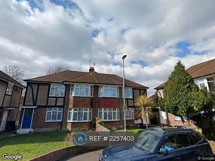 2 Bedroom Maisonette To Rent In Lawn Close, New Malden, KT3