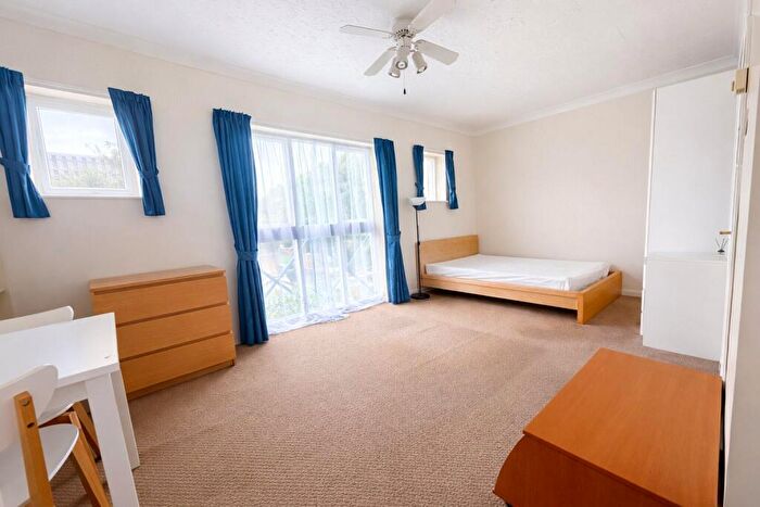 Studio For Sale In Farrow Lane, London, SE14