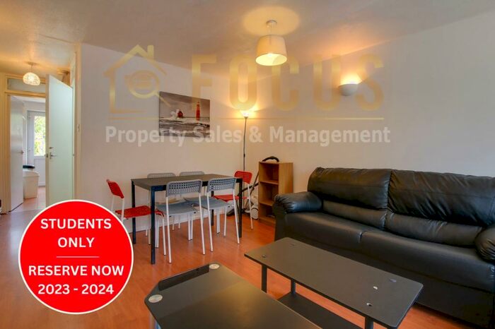 4 Bedroom Semi-Detached House To Rent In Waldale Drive, Leicester, LE2