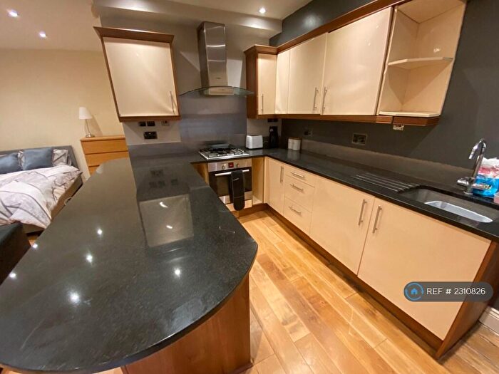 Studio To Rent In Evering Road, London, N16