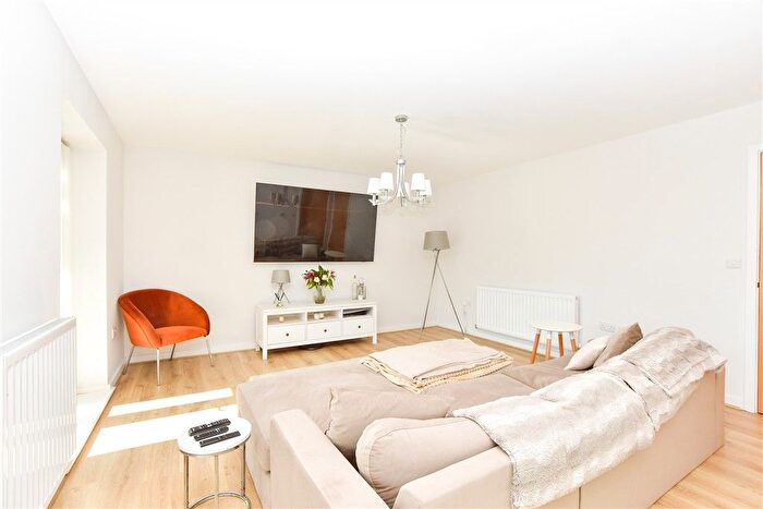 2 Bedroom Flat For Sale In Godstone Road, Caterham, Surrey, CR3