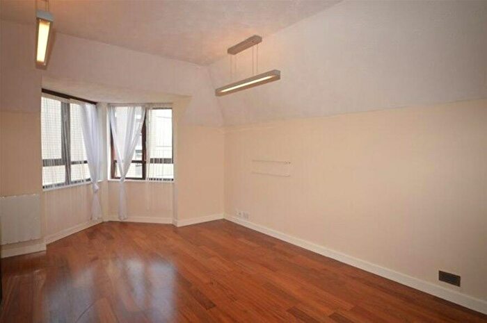 2 Bedroom Flat To Rent In Hatfield Road, St Albans, AL1