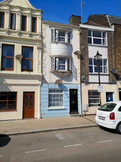 1 Bedroom Flat To Rent In Snargate Street, Dover, CT17