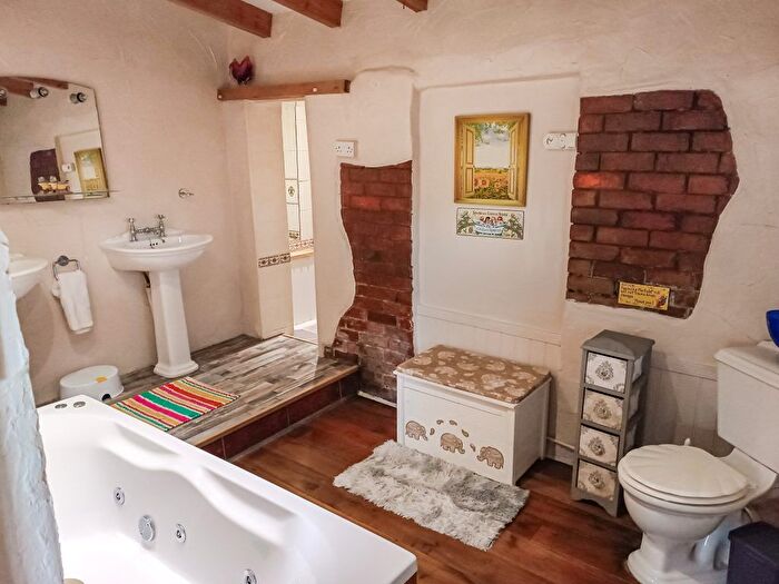 2 Bedroom Bungalow For Sale In Owls Hoot, Lydney, GL15