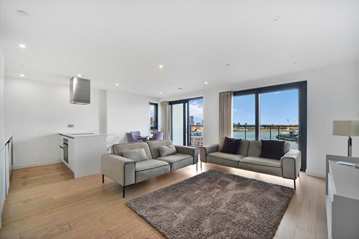 3 Bedroom Apartment To Rent In Horizons Tower, Yabsley Street, E14