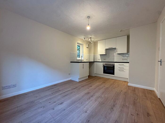 1 Bedroom Flat To Rent In Milburn Road, Gillingham, ME7
