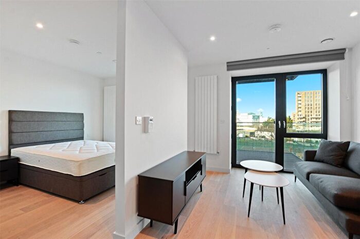 Apartment To Rent In Shipwright Street, London, E16