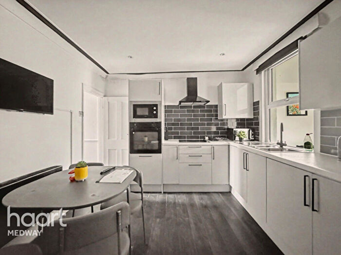 4 Bedroom End Of Terrace House For Sale In Dawes Street, Gillingham, ME7