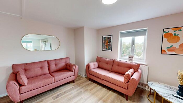 7 Bedroom Flat To Rent In C, Russell Street, NG7