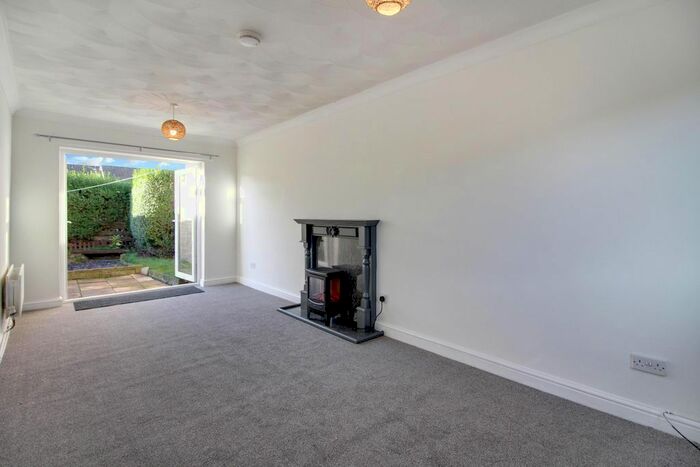 4 Bedroom Semi-Detached House To Rent In Burgess Walk, York, YO24