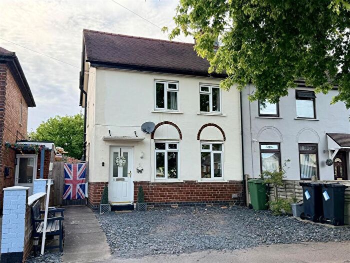 3 Bedroom Semi-Detached House For Sale In Rene Road, Amington, B77