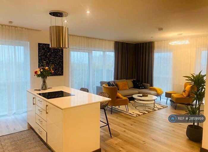 3 Bedroom Flat To Rent In Victoria Avenue, Southend-On-Sea, SS2