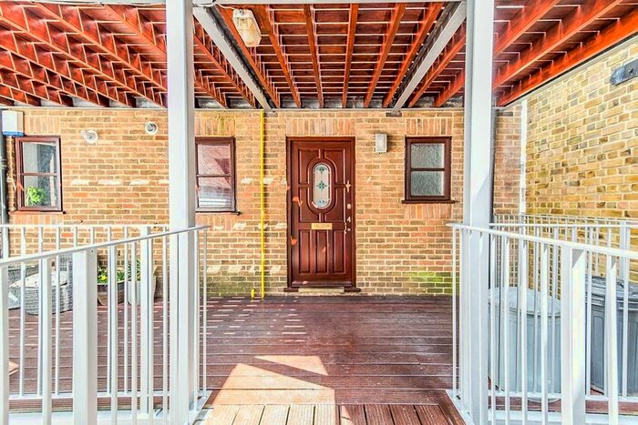 1 Bedroom Flat To Rent In St. Margarets Banks High Street, Rochester, Kent, ME1