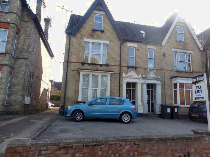 1 Bedroom Flat To Rent In Clapham Road, Bedford, MK41