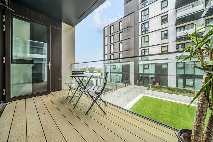 2 Bedroom Flat For Sale In Barge Walk, North Greenwich, London, SE10