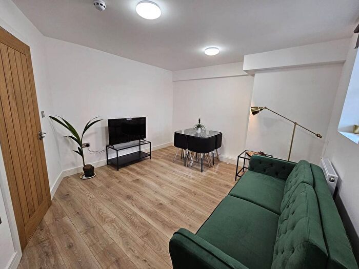 2 Bedroom Flat To Rent In Campdale Road, London, N7