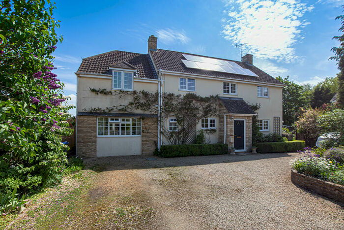 4 Bedroom Detached House For Sale In Follyfield, Hankerton, SN16