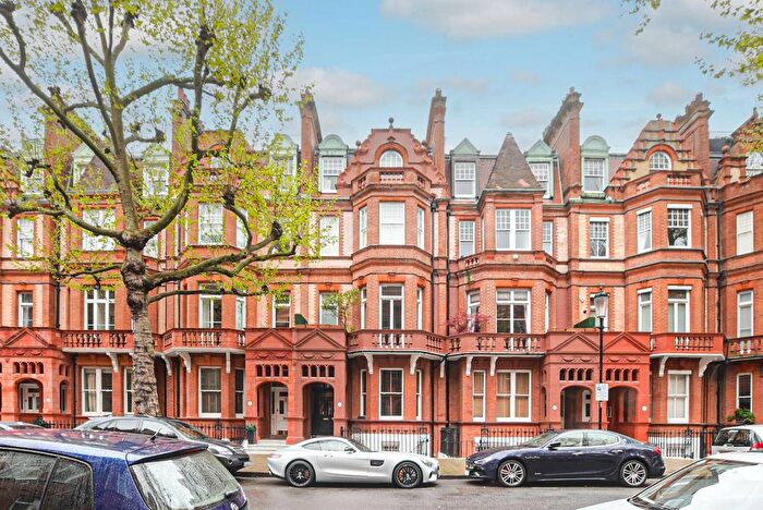 2 Bedroom Flat To Rent In Sloane Gardens, Sloane Square, London, SW1W