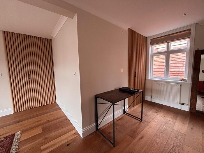 2 Bedroom Apartment To Rent In Derby Road, Bournemouth, BH1