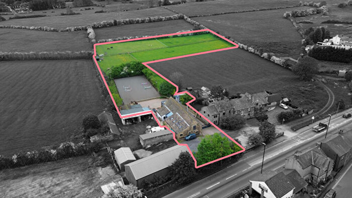 4 Bedroom Detached House For Sale In Ings Hall Farm, Leeds, LS12