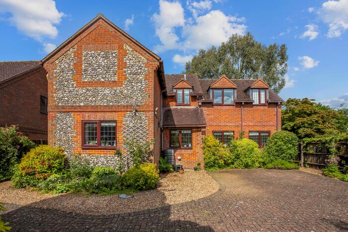 4 Bedroom Detached House For Sale In The Homestead, High Wycombe, HP15