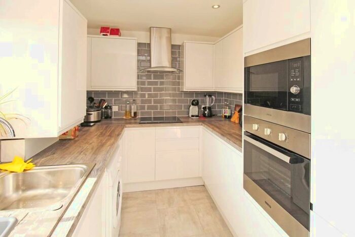 2 Bedroom Flat To Rent In Greenfield Court, Adel, LS16