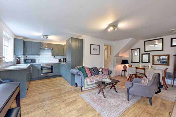 1 Bedroom Detached House For Sale In Bradley Road, Nuffield, RG9