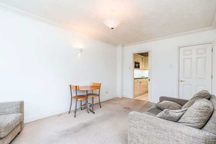 2 Bedroom Flat To Rent In Pacific Close, Southampton, SO14