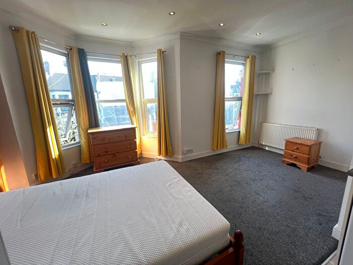 Studio To Rent In Lausanne Road, London, N8