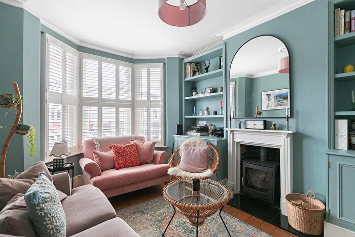 3 Bedroom Flat To Rent In Ravensbury Road, Earlsfield, London, SW18