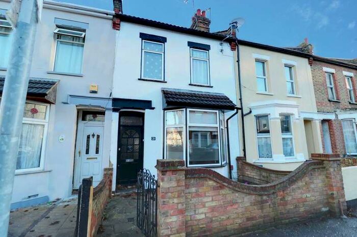 2 Bedroom Terraced House To Rent In Salisbury Ave, Southend-on-sea, SS0