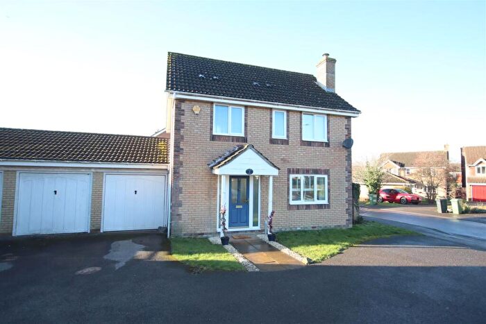 3 Bedroom Detached House For Sale In Webbington Road, Pewsham, Chippenham, SN15