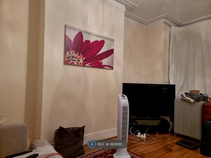 4 Bedroom Terraced House To Rent In Basildon Road, London, SE2