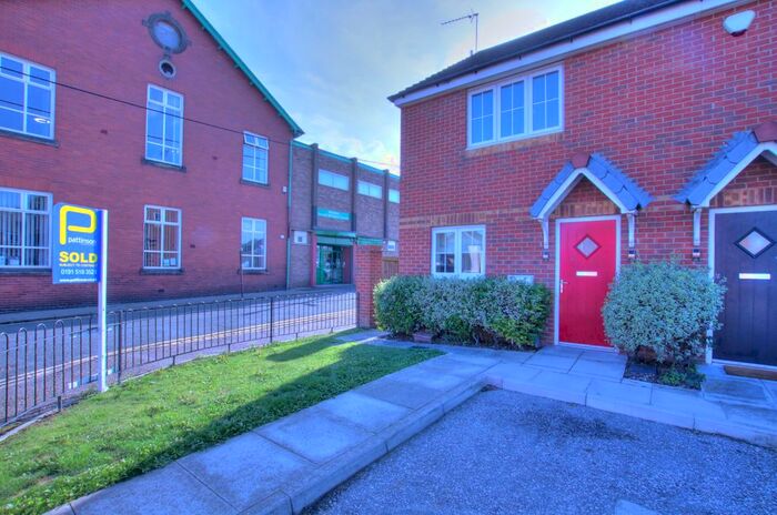 3 Bedroom Semi-Detached House To Rent In Eden Court, Sunderland, SR8