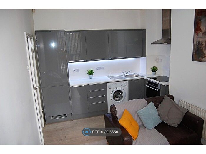 4 Bedroom Terraced House To Rent In Manchester Road, Huddersfield, HD1
